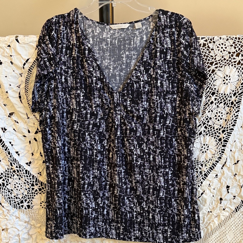 Laura Ashley Elegant Black and White Women's Top Size XL